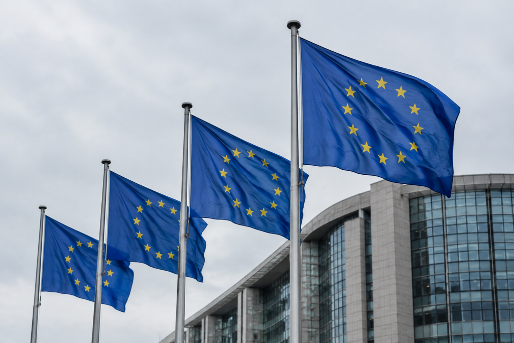 Прапори ЄС біля урядової будівлі