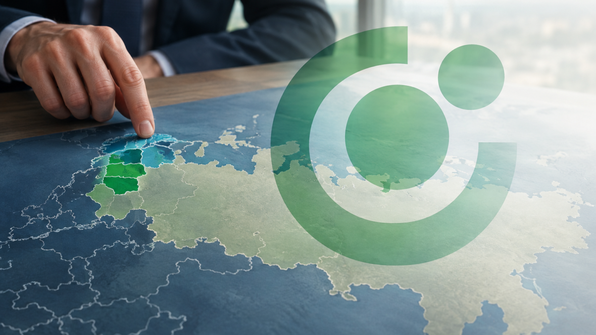 Логотип OTP Bank на тлі умовної карти росії з виділеними балтійськими країнами
