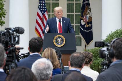 Трамп підписав указ про перейменування ШІ на «суперінтелект»