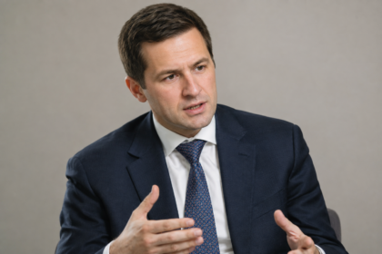 Курс долара стоїть, а ціни ростуть: причини та наслідки