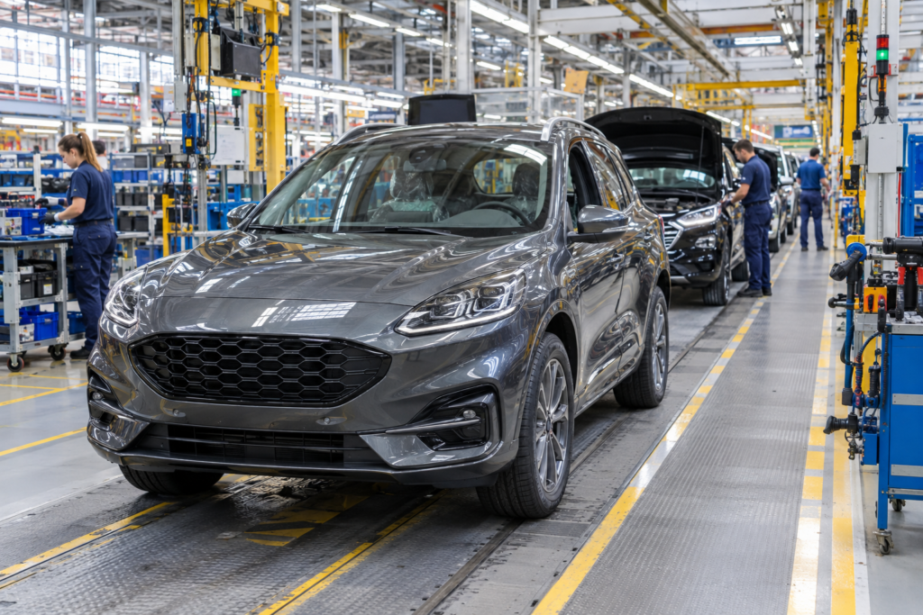 заводський цех з Kuga на конвеєрі у Валенсії