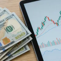 НБУ приближается к рекорду недельного объёма продаж доллара