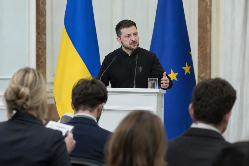 Президент України під час брифінгу