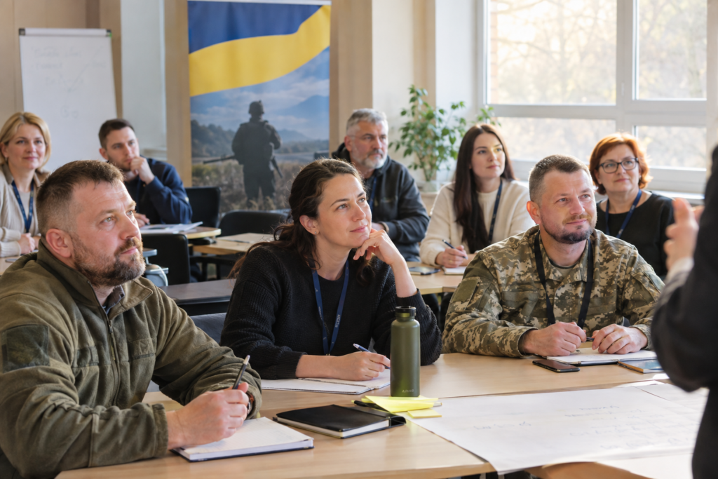 Ветерани у класі під час бізнес-тренінгу