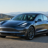 Tesla Model 3 отримала більший екран і зрослу потужність