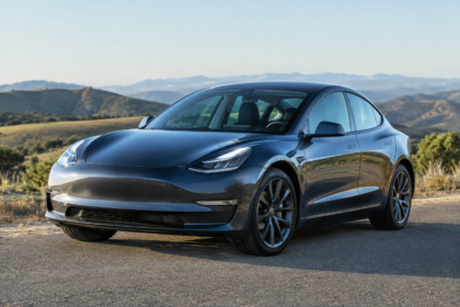 Tesla Model 3 отримала більший екран і зрослу потужність