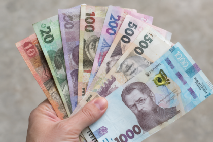 НБУ вилучає старі банкноти 20–500 грн — чи треба міняти