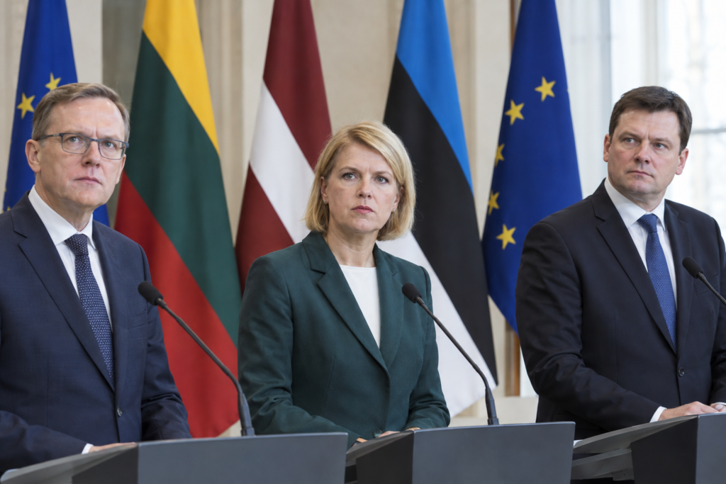 Троє лідерів Балтії на пресконференції на тлі прапорів ЄС