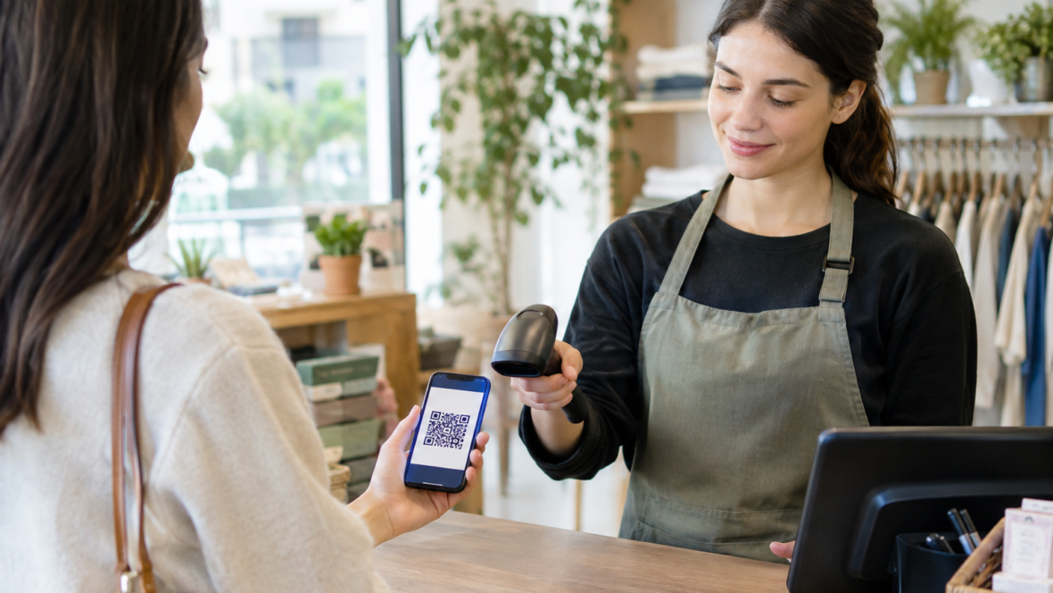 Каса магазину з оплатою через QR код і смартфон, ілюстрація Pay by Bank