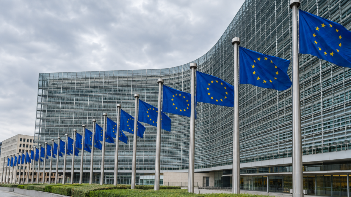 Будівля Єврокомісії з прапорами ЄС